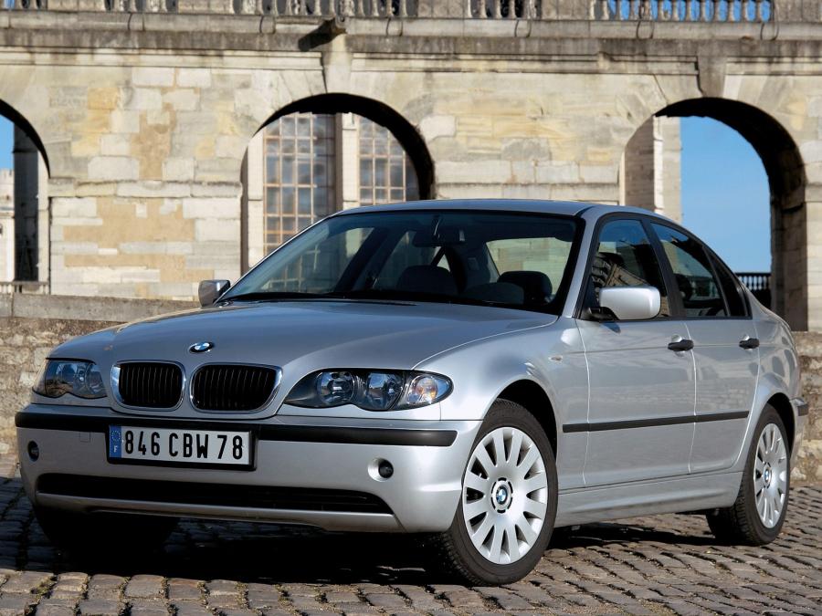  BMW 318i Sedan 2001 года  (фото 1 из 12)